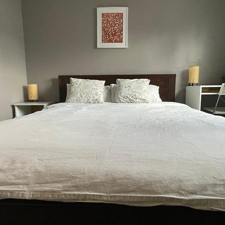 Private Room With Queen Bed In Richmond 202 المظهر الخارجي الصورة